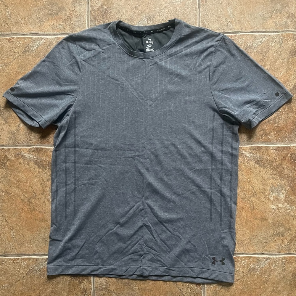 Under Armour Rush Energy Seamless Tee in Grey